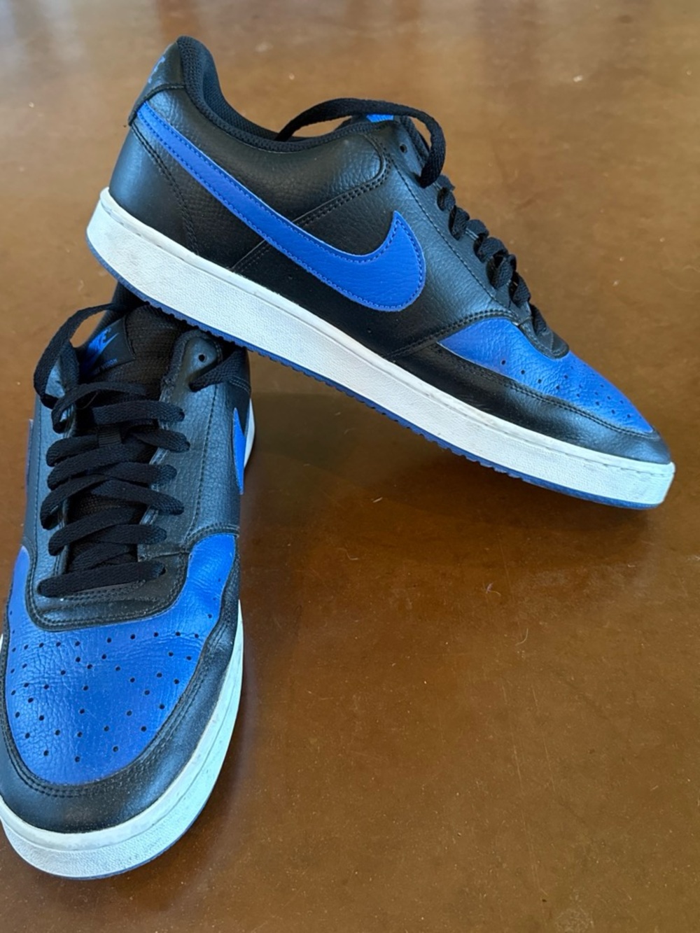 Nike Low-Top Sneakers - Black & Blue